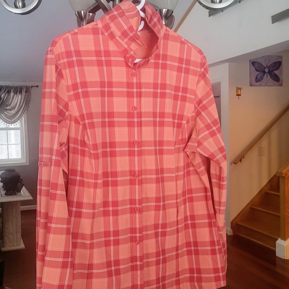 Duluth Trading Button Down Shirt Womens Med. Nylon Vented Long Sleeve Plaid.